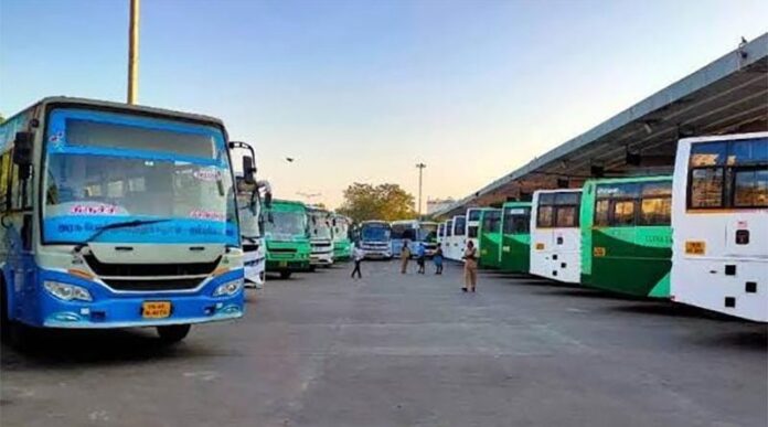 தமிழ்நாடு அரசு போக்குவரத்துக் கழகங்கள் தினசரி இயக்கப்படும் பேருந்துகளுடன் கூடுதலாக சிறப்பு பேருந்துகளை இயக்க திட்டமிட்டுள்ளது.